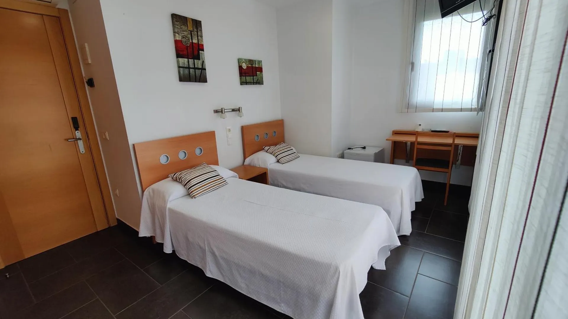 Hostal Manel Pineda De Mar 2*,  España